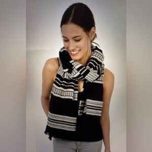Stella & Dot Ines Black/White Scarf